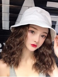 Parrucche Sintetiche A Onda Media Sciolta 16 Pollici Con Cappelli Fishman Bianchi