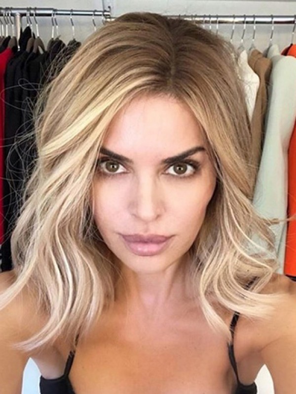 Parrucche Sintetiche Ondulate Lisa Rinna Con Lunghezza Della Spalla Anteriore In Pizzo