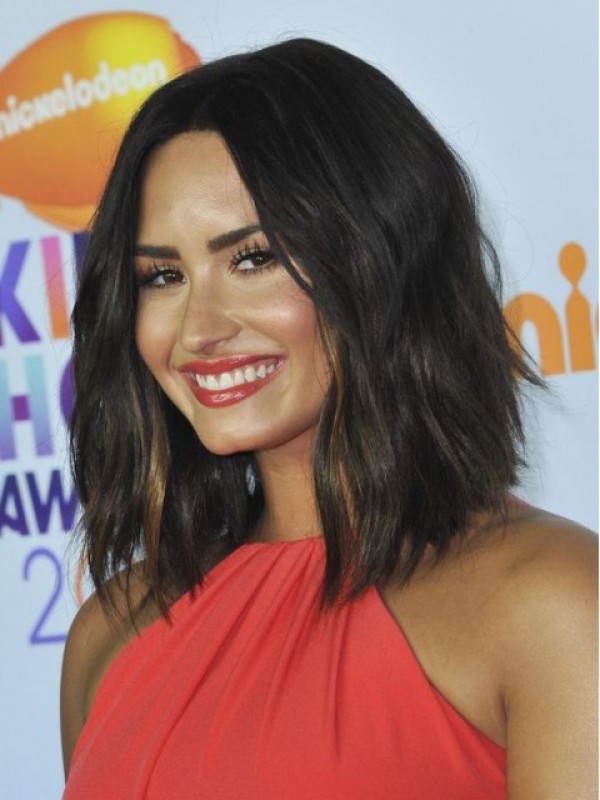 Demi Lovato Parrucche Di Capelli Umani Di Remy Senza Cappuccio Ondulati Con Separazione Centrale Media 12 Pollici
