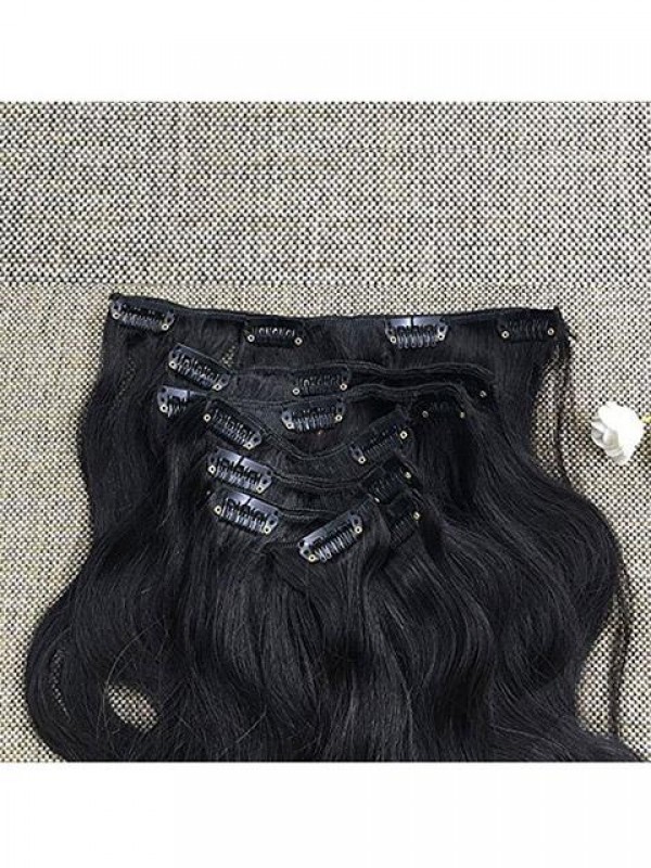 Clip Nera Naturale Ondulata Nelle Estensioni Dei Capelli
