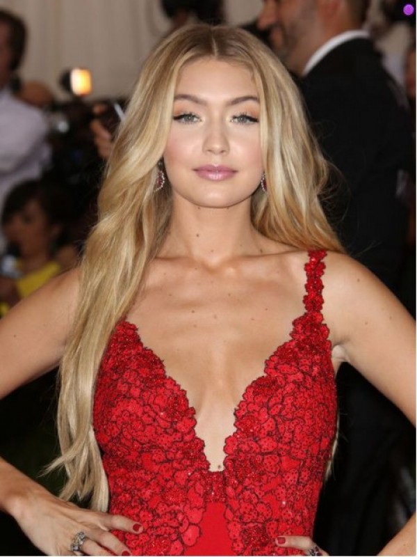 Gigi Hadid Parrucche Di Capelli Umani Senza Cappuccio Ondulati Lunghi Con Riga Centrale Bionda