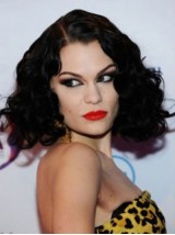 Jessie J Parrucche Sintetiche Senza Cappuccio Ricci Medie Con Frangia Laterale