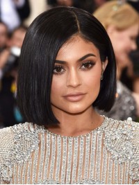 Kylie Jenner Parrucca Per Capelli Umani Con Pizzo Frontale In Pizzo Nero Corto Dritto Con Frangia Laterale