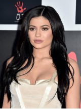 Kylie Jenner Parrucche Frontali In Pizzo Sintetico Lungo Con Riga Centrale Nera