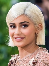 Kylie Jenner Parrucche Sintetiche Corte In Pizzo Stile Bob Con Frangia Laterale