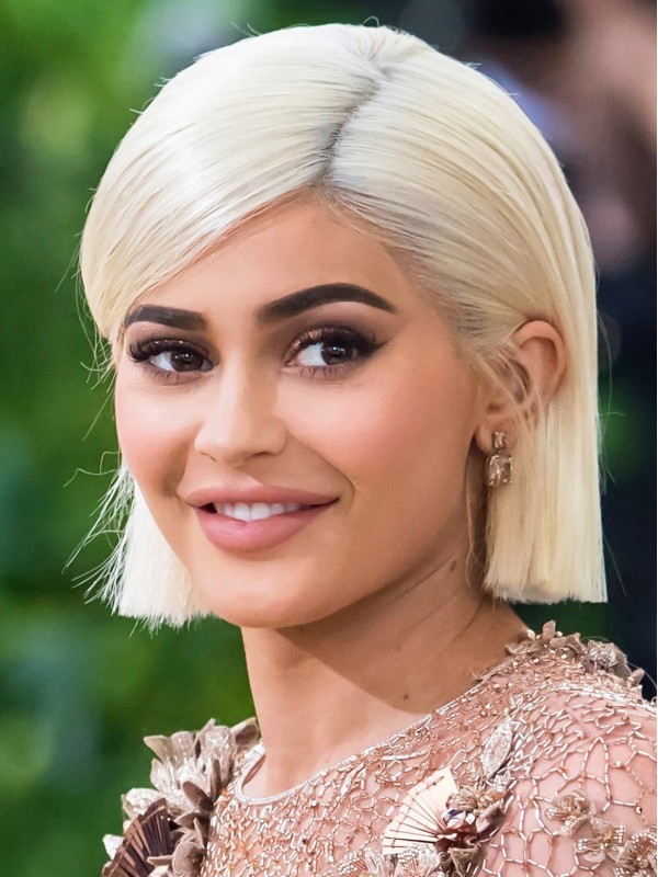 Kylie Jenner Parrucche Sintetiche Corte In Pizzo Stile Bob Con Frangia Laterale