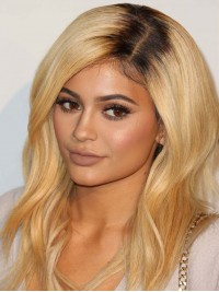 Kylie Jenner Parrucche Sintetiche Lunghe Ondulate Bionde Senza Cappuccio Con Frangia Laterale