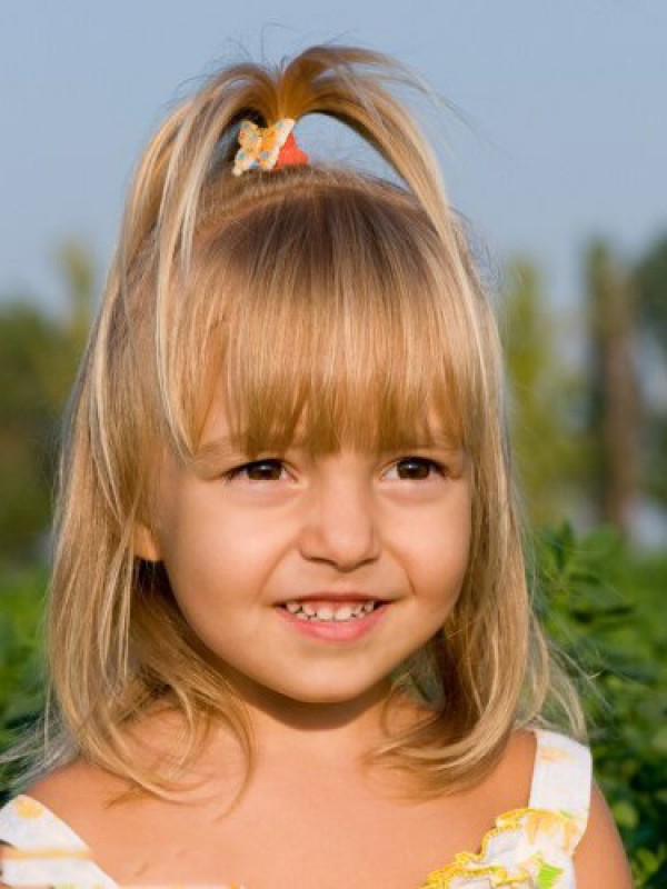 Acconciatura Bionda Bob Per Bambina
