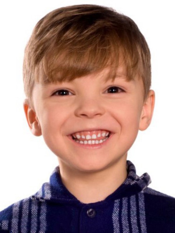 Taglio Di Capelli Da Ragazzo Con Lati Molto Corti