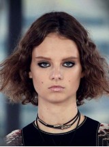Parrucche Per Capelli Umani Senza Cappuccio Ondulate Corte Con Separazione Centrale 12 Pollici