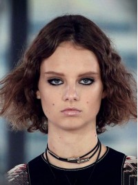 Parrucche Per Capelli Umani Senza Cappuccio Ondulate Corte Con Separazione Centrale 12 Pollici