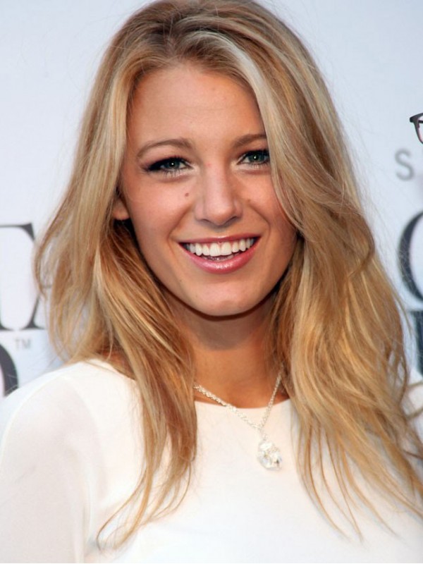 Parrucca Di Capelli Umani Di Remy Bionda Con Pizzo Frontale Lungo Blake Lively 16 Pollici