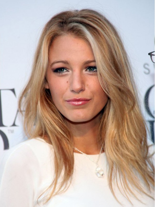 Parrucca Di Capelli Umani Di Remy Bionda Con Pizzo Frontale Lungo Blake Lively 16 Pollici